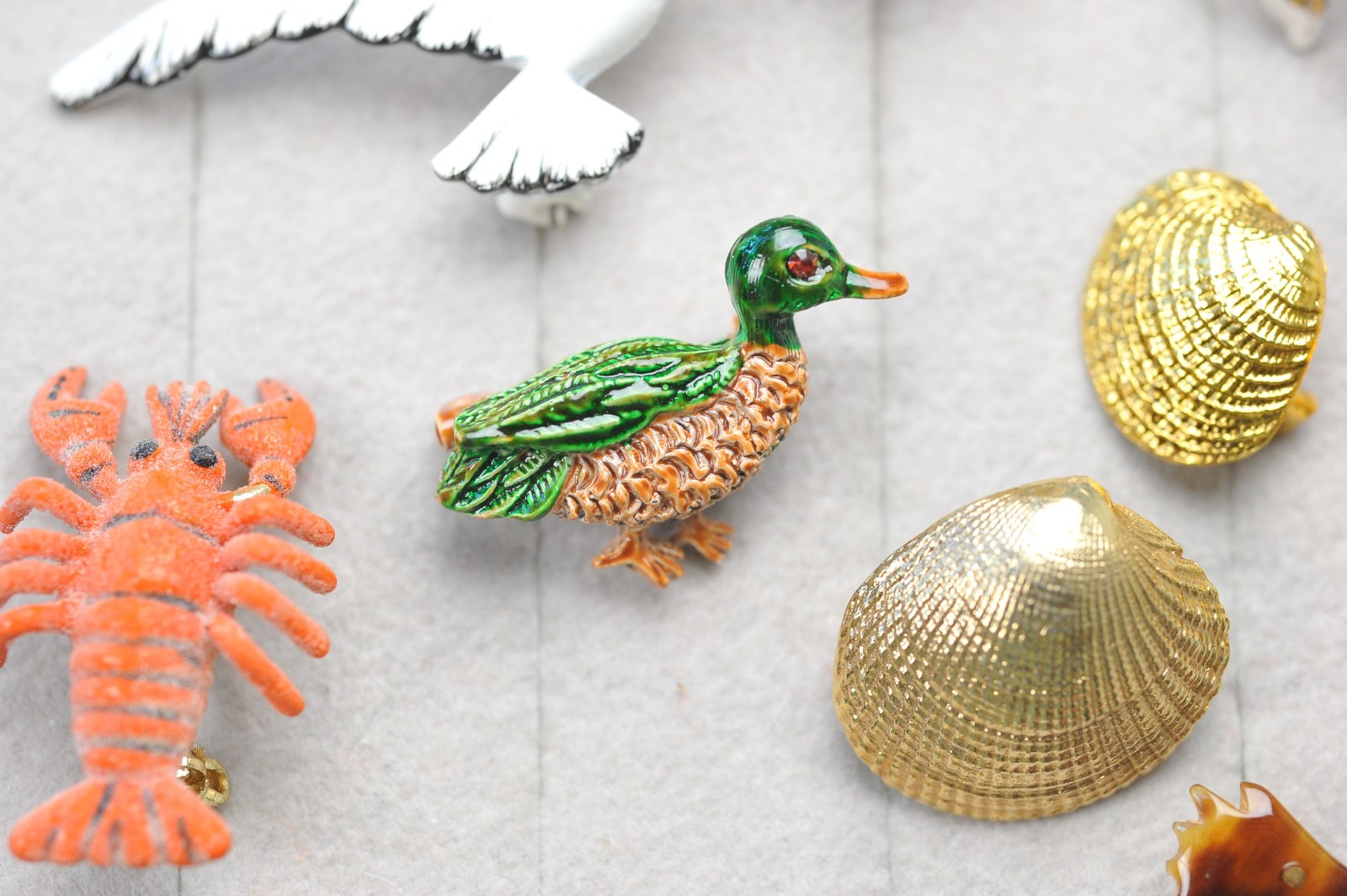Vtg to now Brooch Pin LOT petite frog lobster fish seagull beach shell CB17