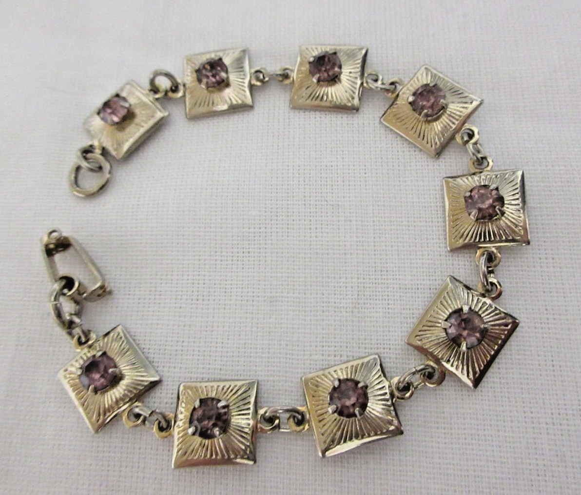 Vintage Gold Tone Light Purple Rhinestone Link Bracelet 6″ – No Metal Wear