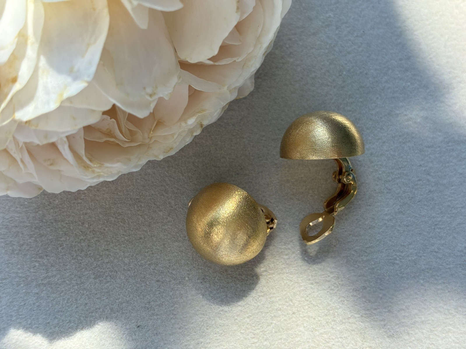 9/16” 14.3mm Vintage 1940’s clip on earrings 18k Yellow Gold Italy 6.4 grams