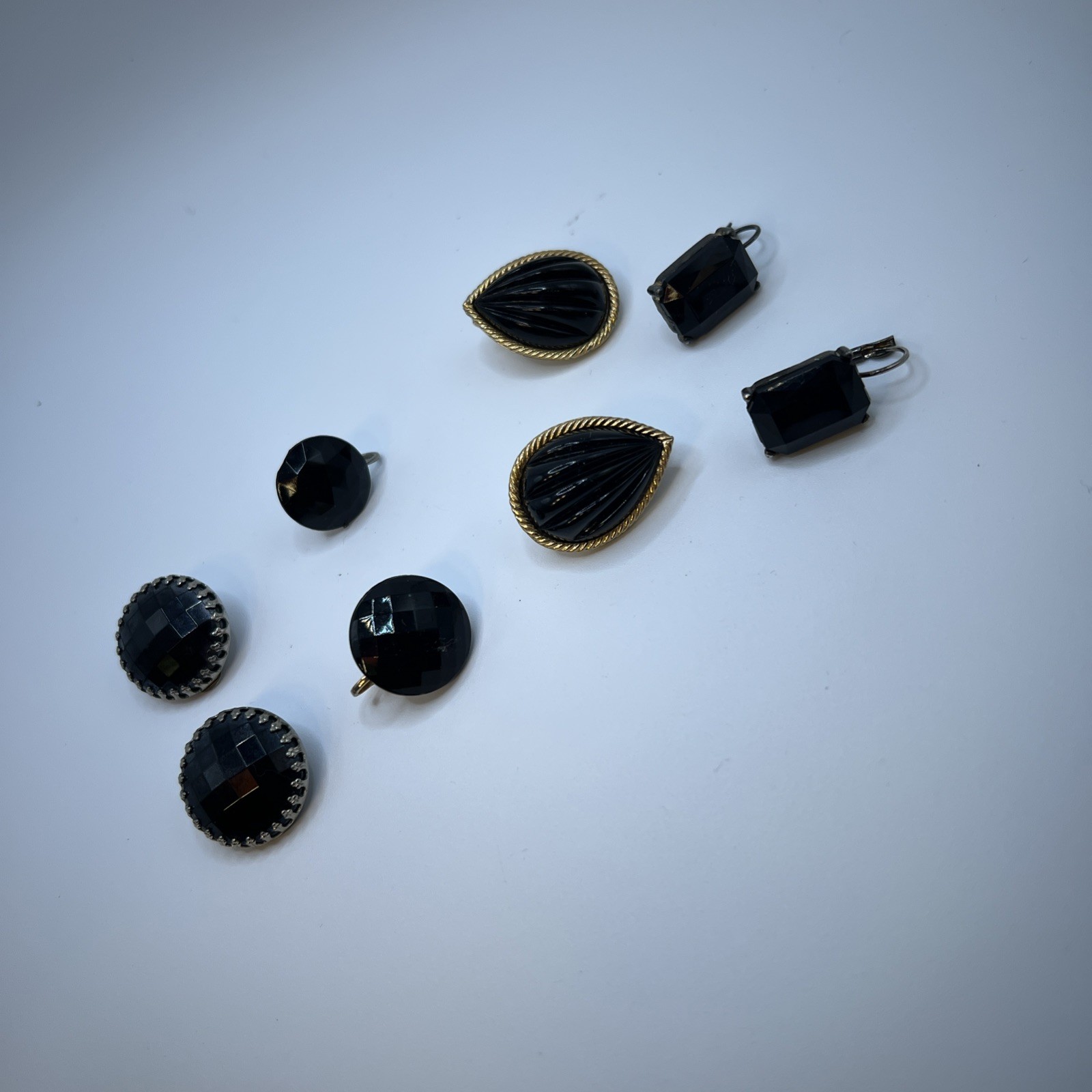 Lot Of 4 Black Vintage Jewlery Pieces