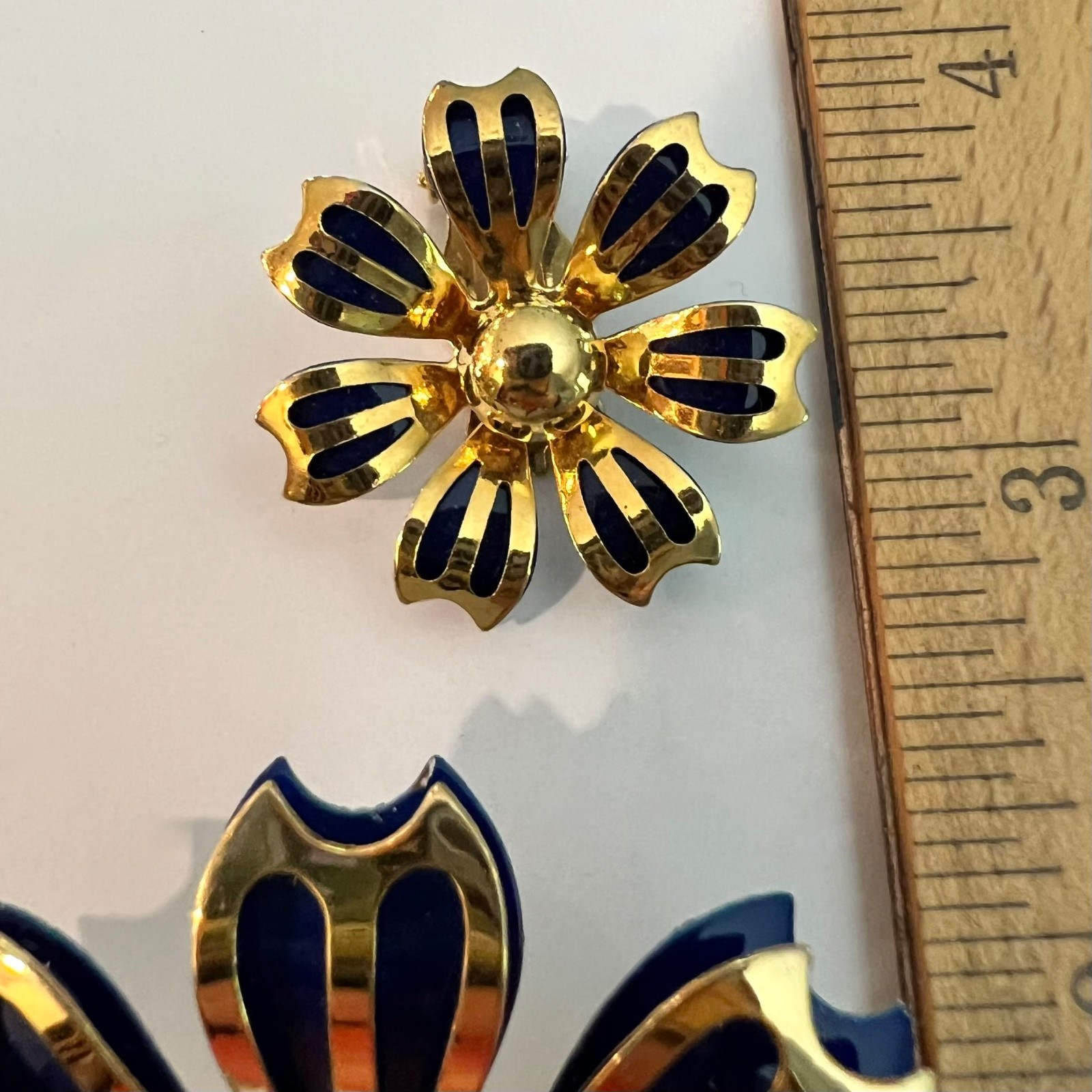 Large Vtg 1960s Gold Tone Navy Blue Enamel Flower Brooch Pin Earrings Set NICE!!