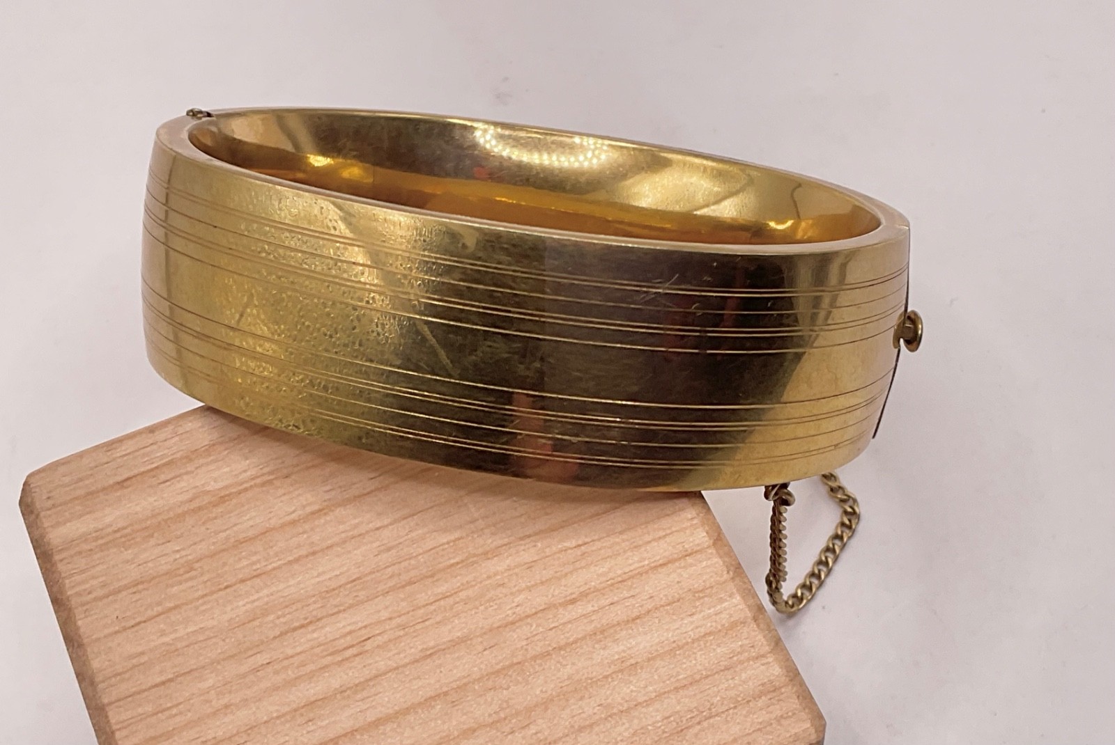 BEAUTIFUL vintage Victorian GOLD FILLED etched wide hinged BANGLE. Monogram H