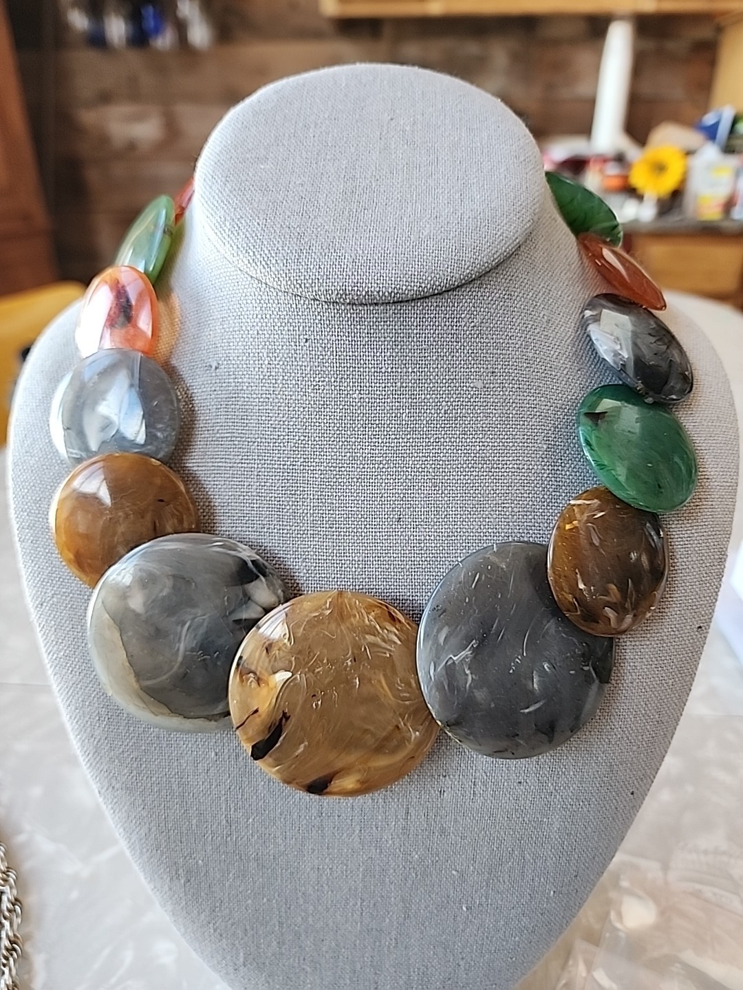 Vintage Lucite Round Flat Graduated Bead Necklace Multicolor Disc 21 in. Light