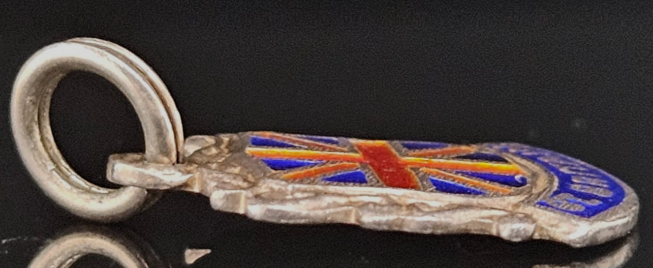 SILVER GREAT BRITAIN TRAVEL SHIELD Charm Pendant Souvenir Crest Enamel Vintage