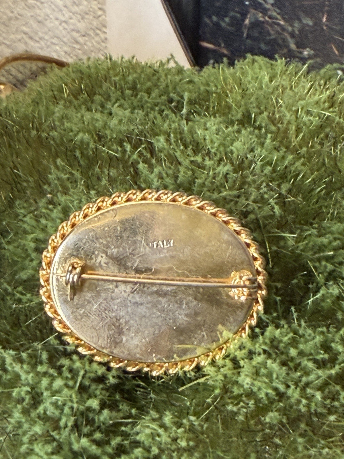 Vintage Italian Micro Mosaic Daisy Flower Floral Gold Tone Oval Pin Brooch