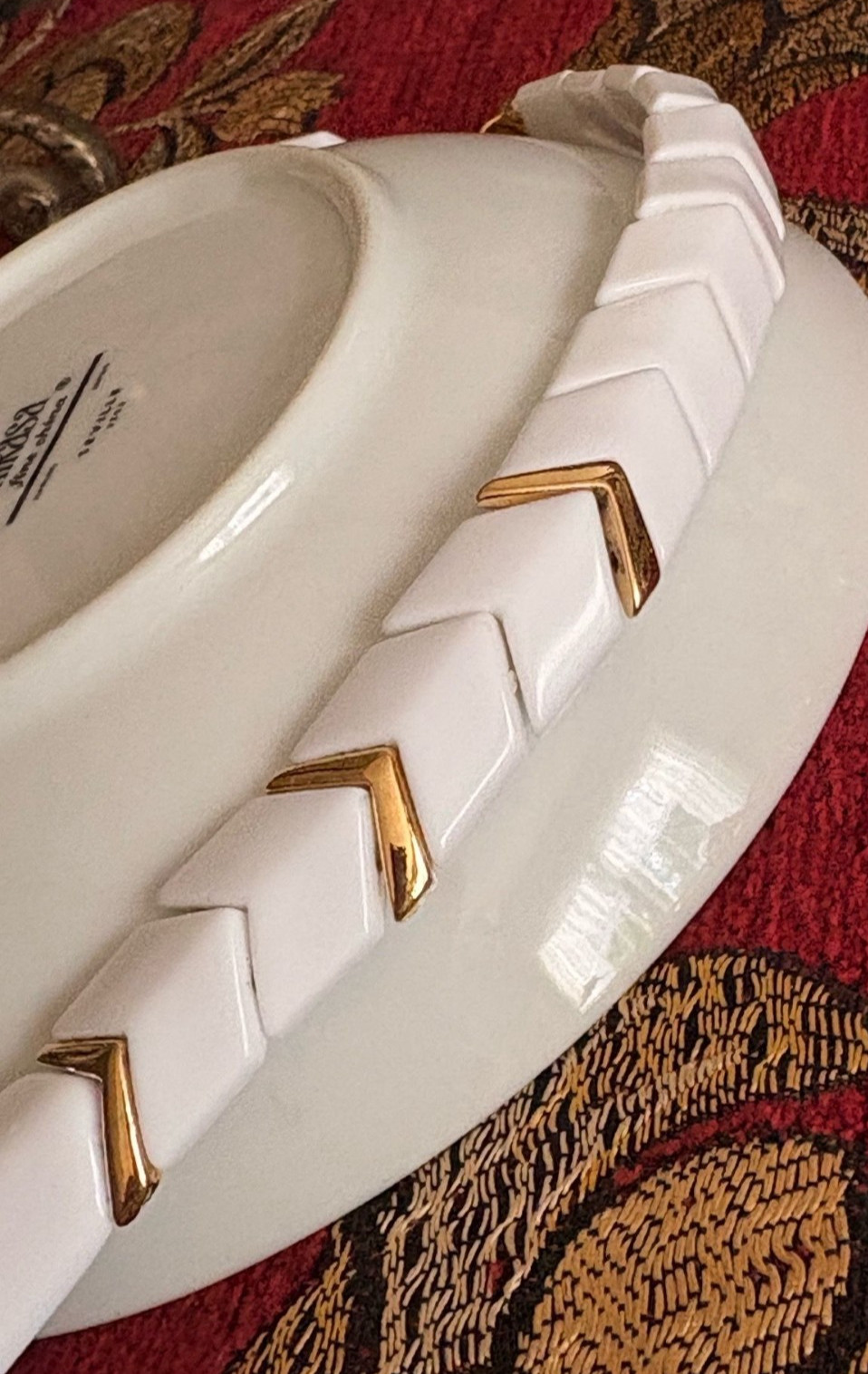 Rare Vintage Signed Napier White Thermoset & Gold-Tone Chevron Statement Choker