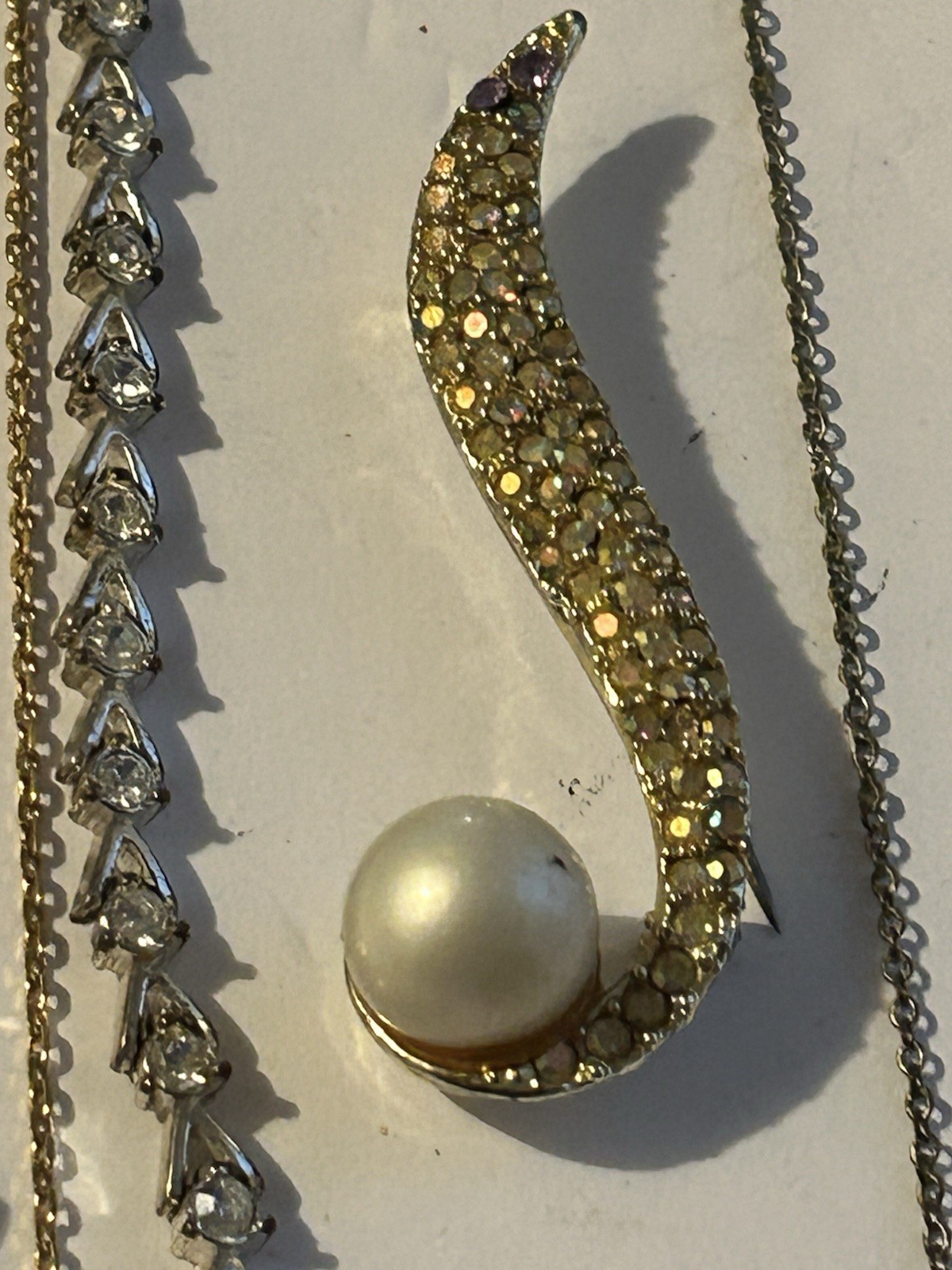 vintage 11 piece Jewelry 4 Necklace 2 Bracelet 3 Pendant 1 Brooch 1 Pin