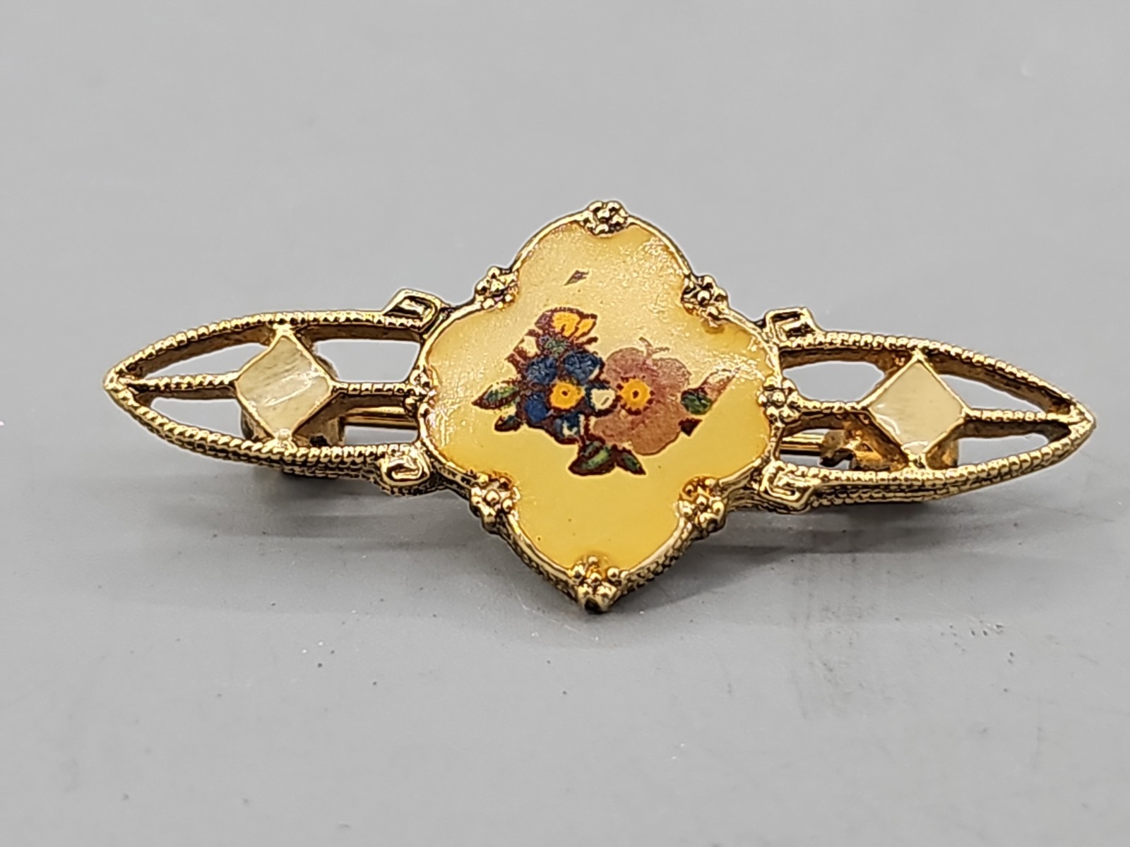 Vintage bar brooch pin porcelain flower rose Gold tone small 1 5/8 in