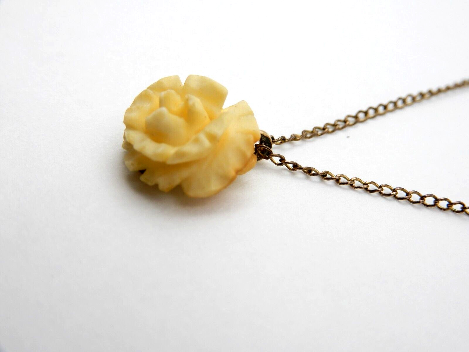 VINTAGE YELLOW FLOWER PENDANT NECKLACE SIGNED ‘WRE’ 1/20th 12K GOLD FILLED