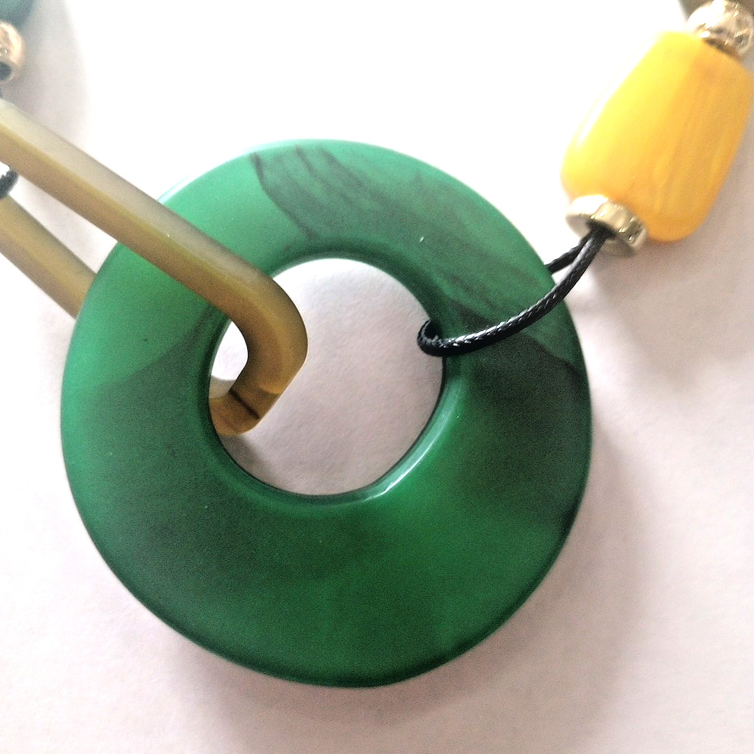 Chunky Green Lucite Statement Necklace 22.5- 25.5″ Adjustable Unsigned EUC