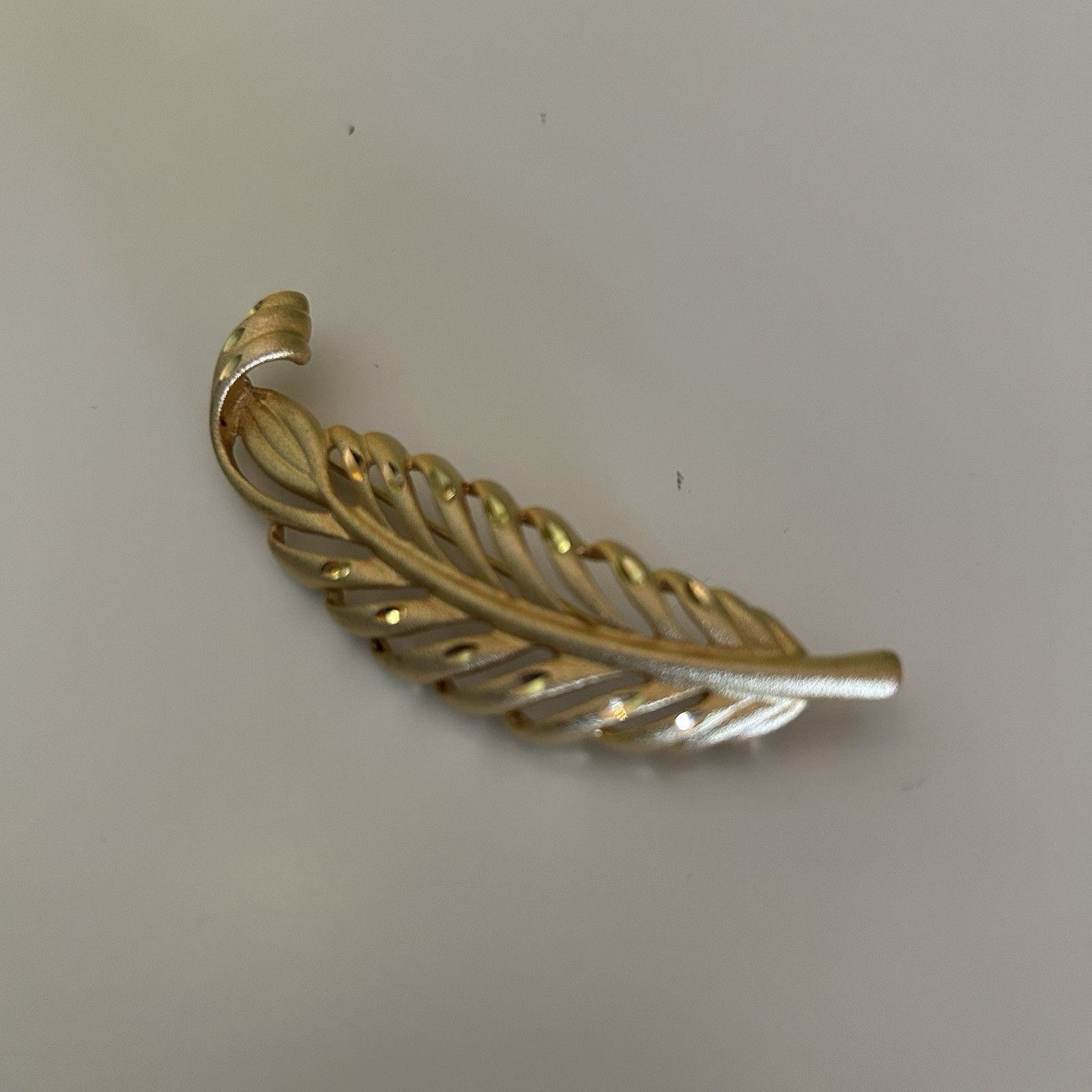 Womens Brooch Vintage Goldtone Costume Jewelry