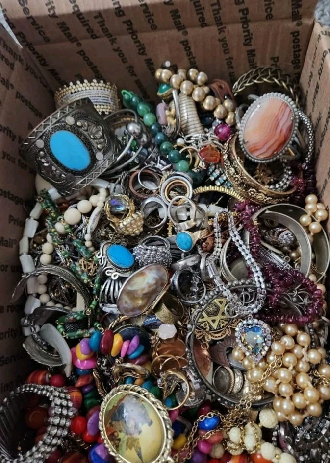 3 Pounds Jewelry Costume Vintage Mix LBS necklaces bracelets pins rings etc lbs