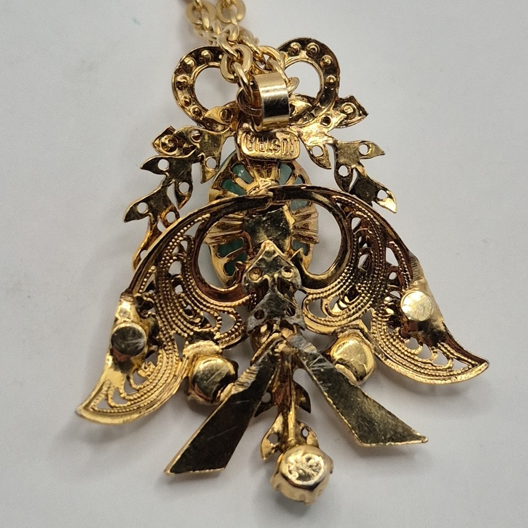 Vintage Austria Yellow Gold Plated Green Mottled Glass Festive Pendant W Chain