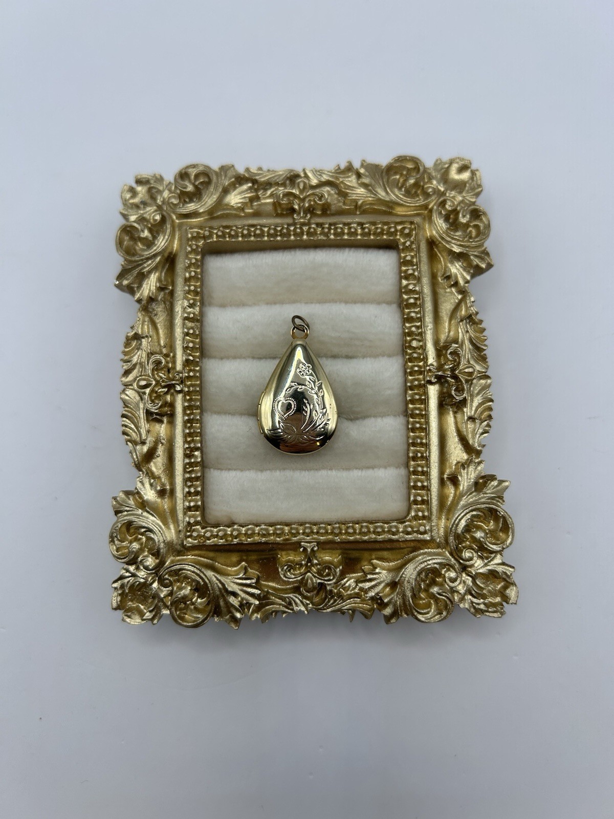 Vintage Gold Tone Teardrop Locket Pendant Heart Floral Etched Photo Charm