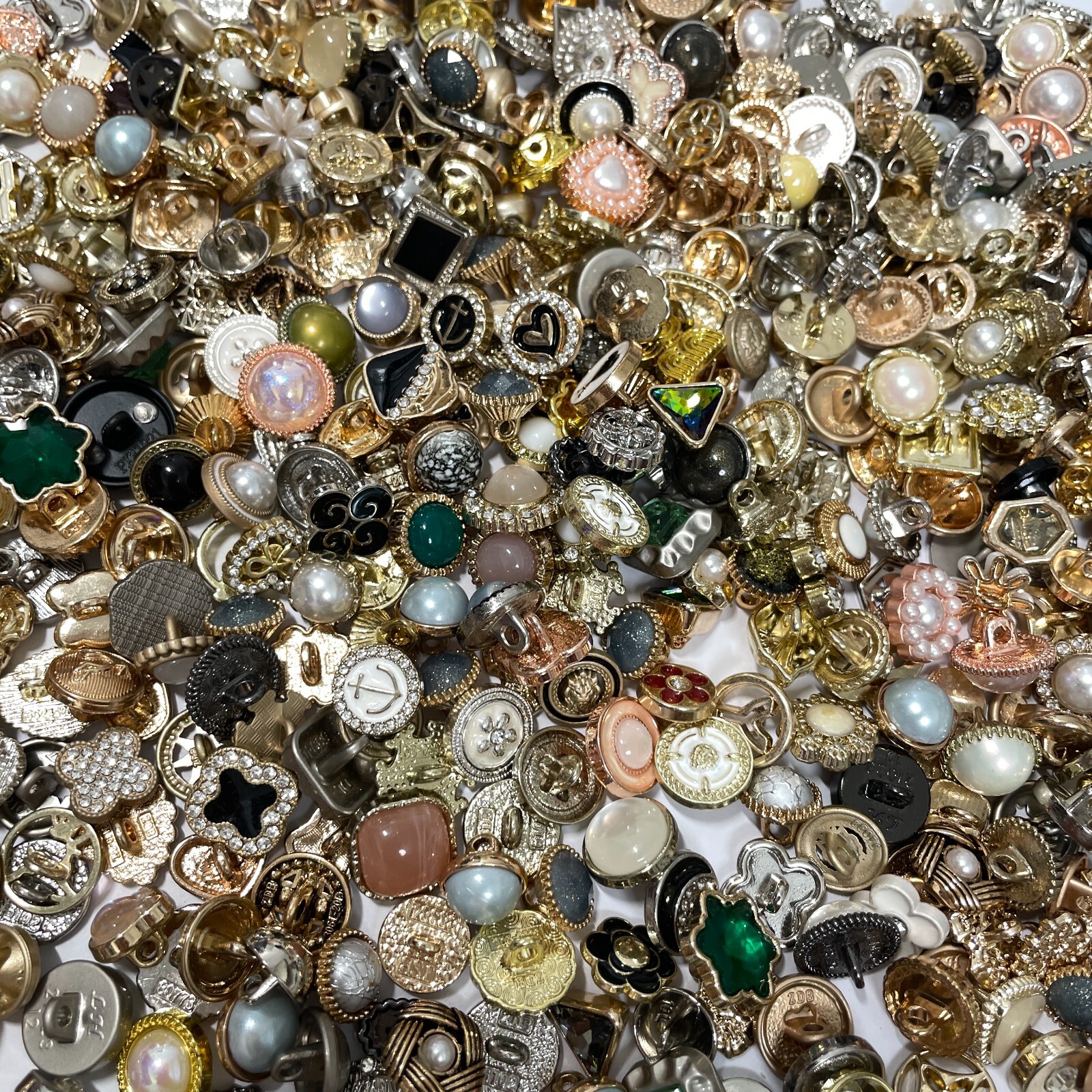 Vintage-now Costume Jewelry makeing Lots button Read Description 50pcs