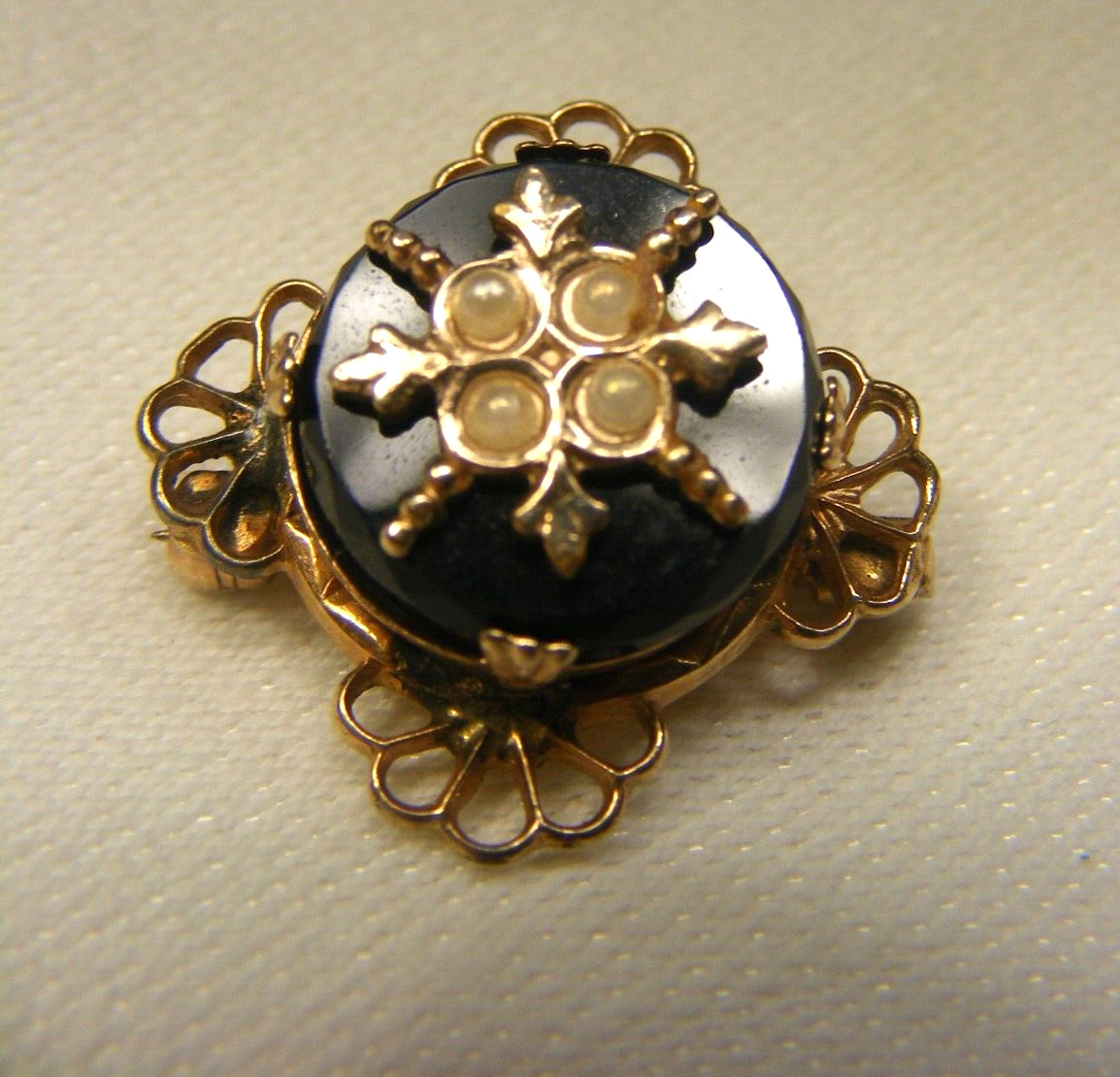 Vintage Victorian Era Style 1″ Pendant Pin Black Cut Stone Seed Faux Pearl