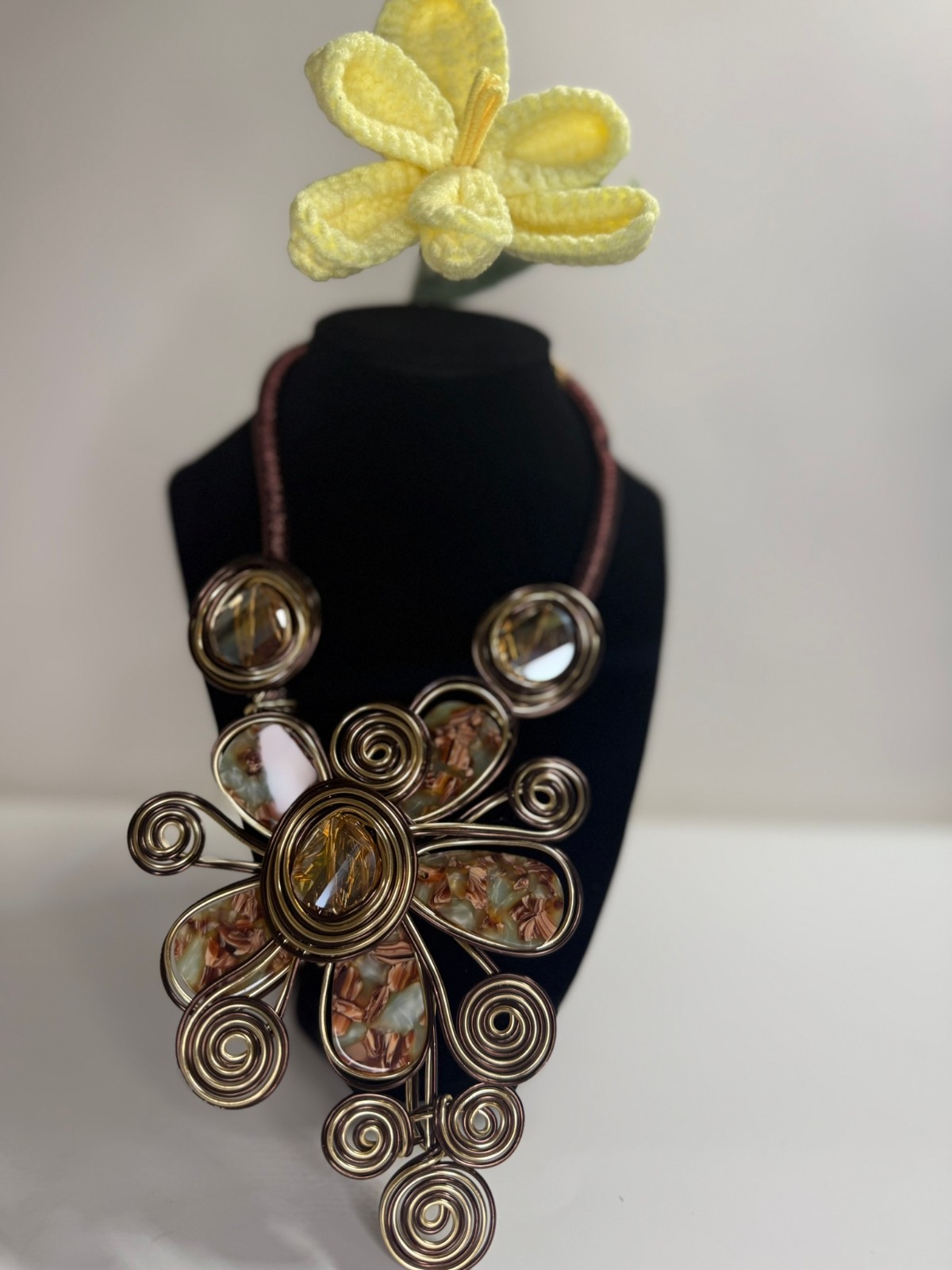 Celluloid Acetate Metal Wire Flower Statement Necklace Set