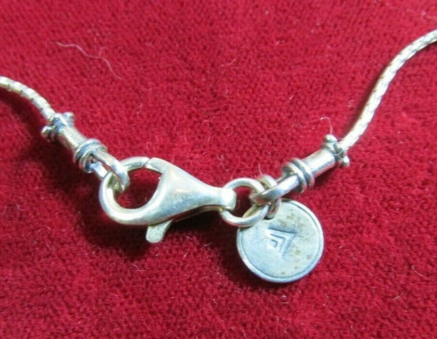Retired SILPADA STERLING SILVER HAMMERED OVAL DISC PENDANT NECKLACE N1356 MIB