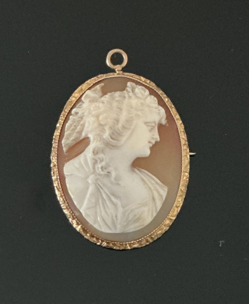 Large Antique Victorian 10K Yellow Gold Carved Shell Cameo Brooch 9.2 Grams DsVa