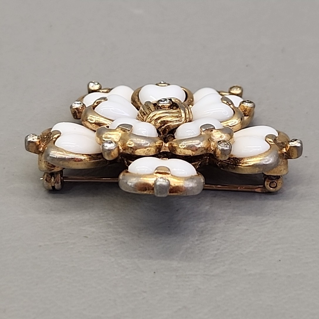 Vintage Mazer Bros Flower Brooch White Glass Molded Gold Tone 1 5/8″