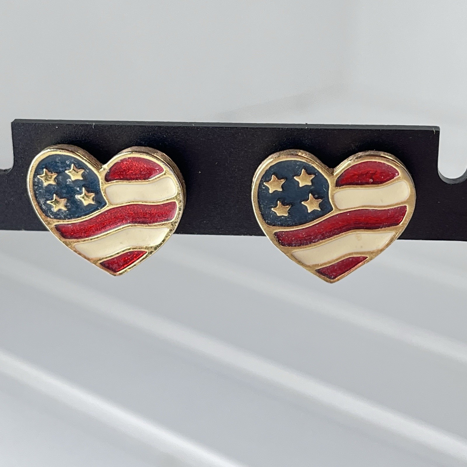 Vtg Avon 1998 Enamel Heart Flag Pierced Earrings – Gold Tone – .75”x.75”