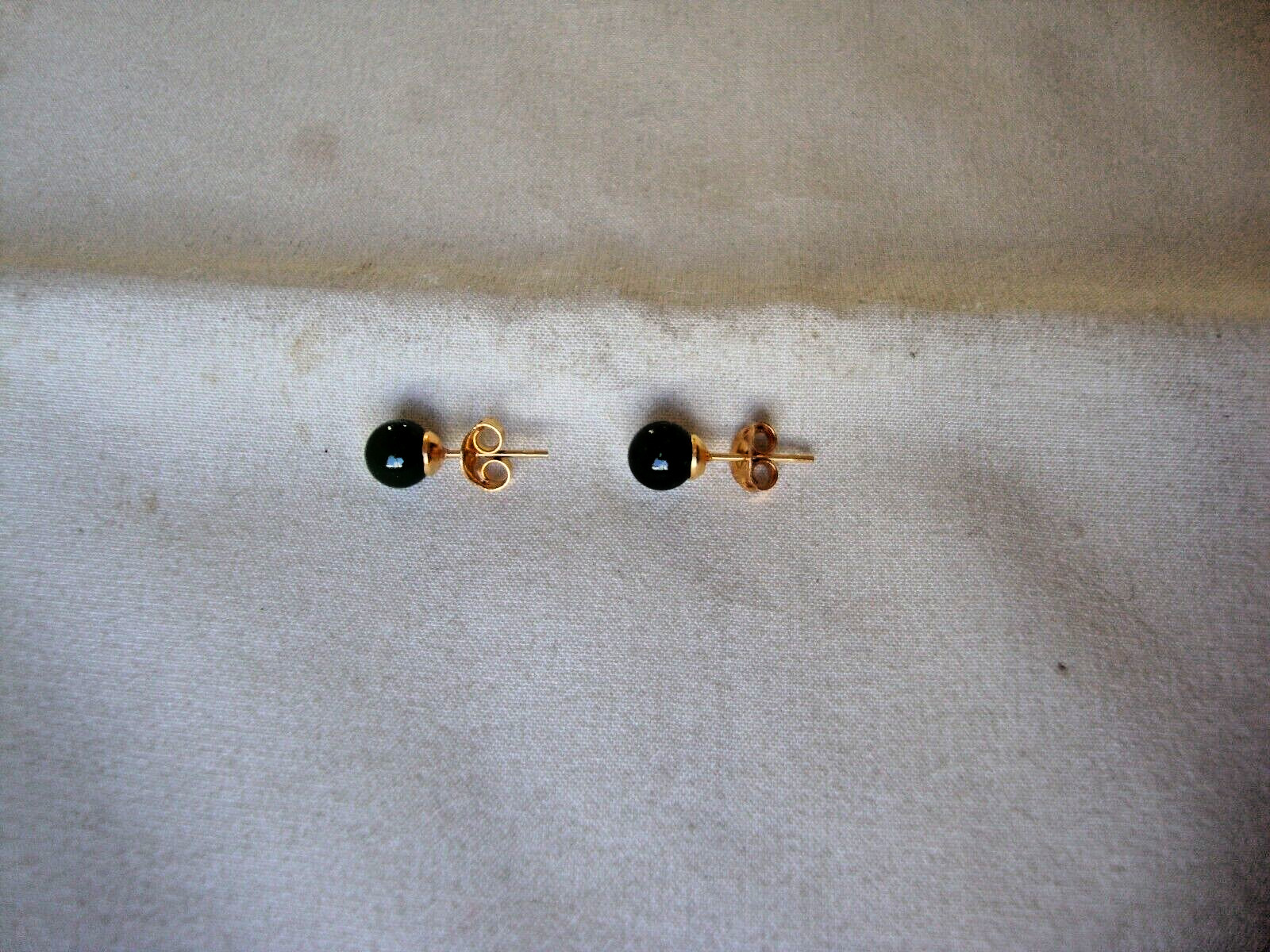 VINTAGE CLASSIC CHINESE 6MM GREEN JADE BALL YELLOW GOLD FILLED STUD EARRINGS