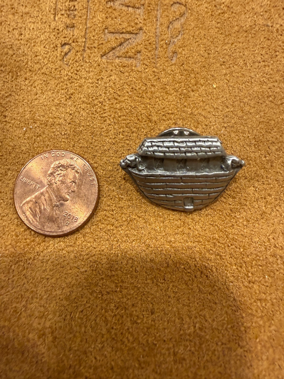 VTG Noah’s Ark Pewter Floating House Boat Silver-Tone Metal Alloy Lapel Pin 7320