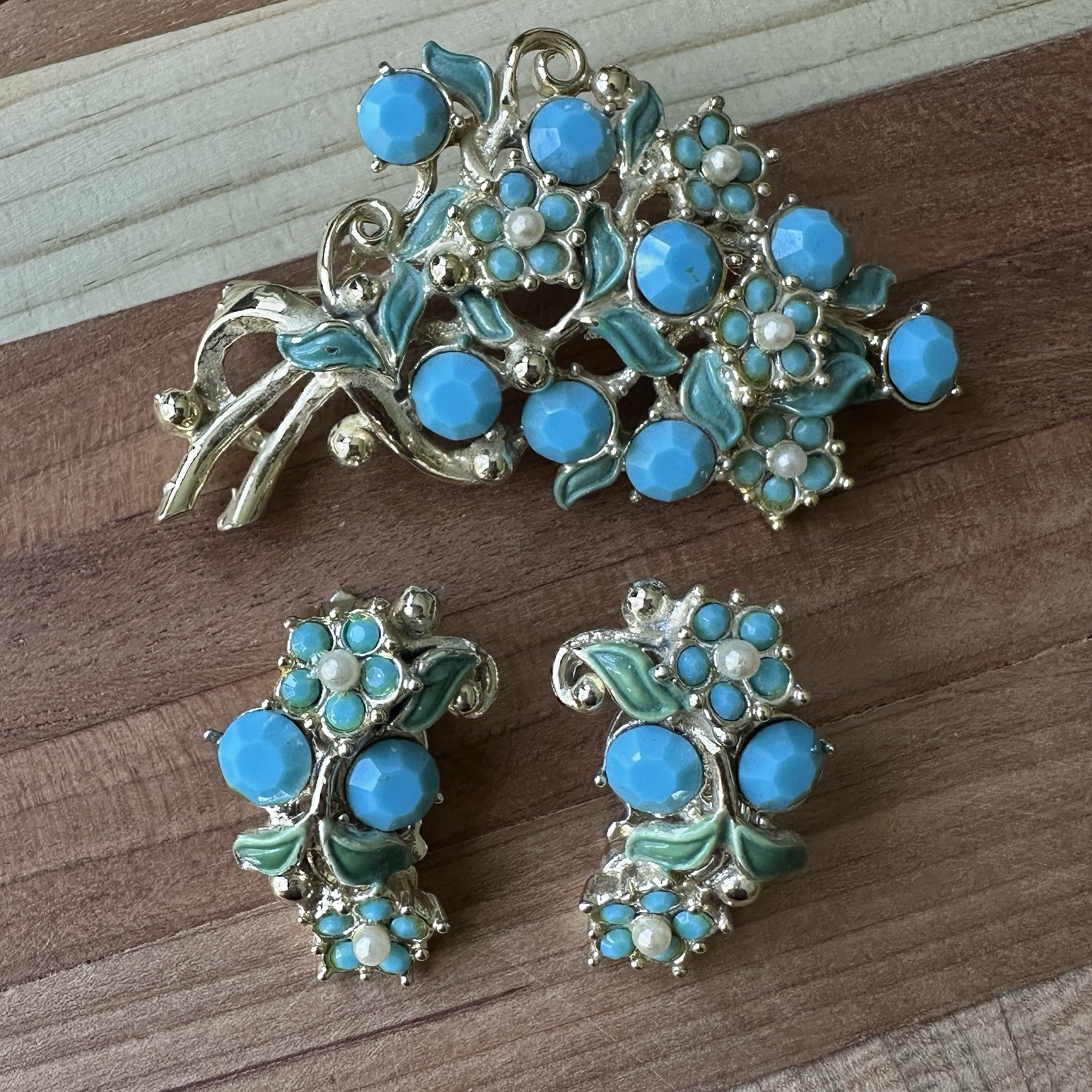 Vintage Weiss Flower Pin Brooch 2.75 Inch Earrings Set Faux Turquoise Pearl Gold