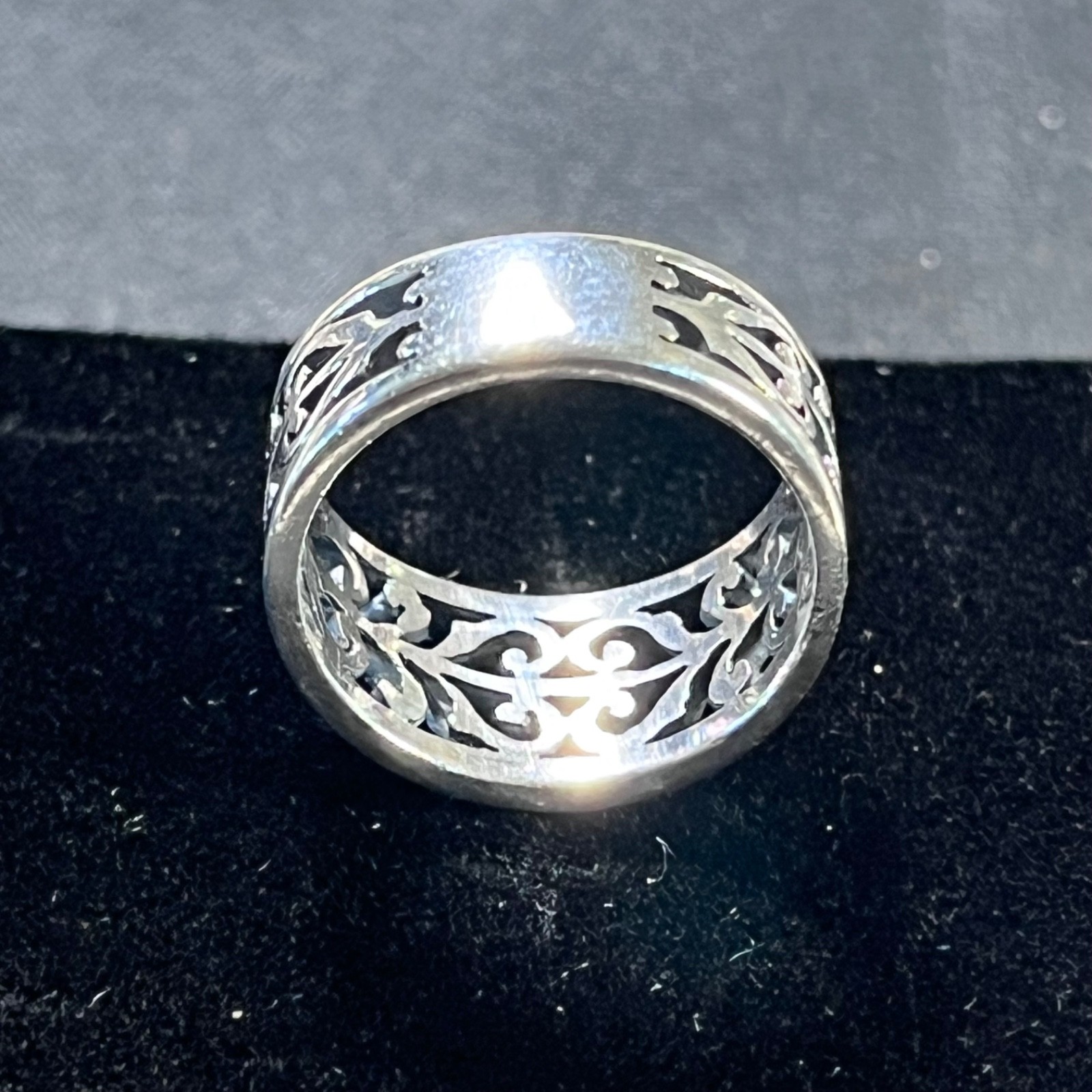 James Avery signed Retired Open heart adorned filigree scroll ring