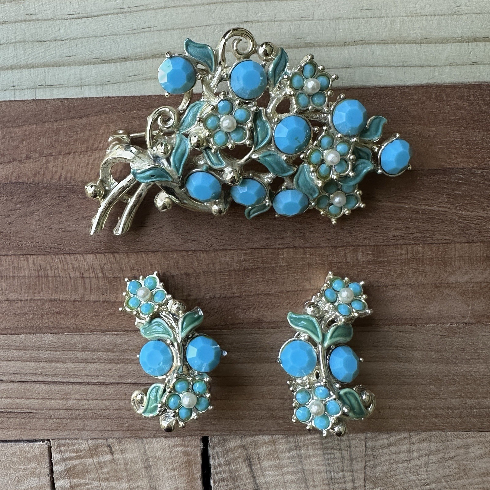 Vintage Weiss Flower Pin Brooch 2.75 Inch Earrings Set Faux Turquoise Pearl Gold