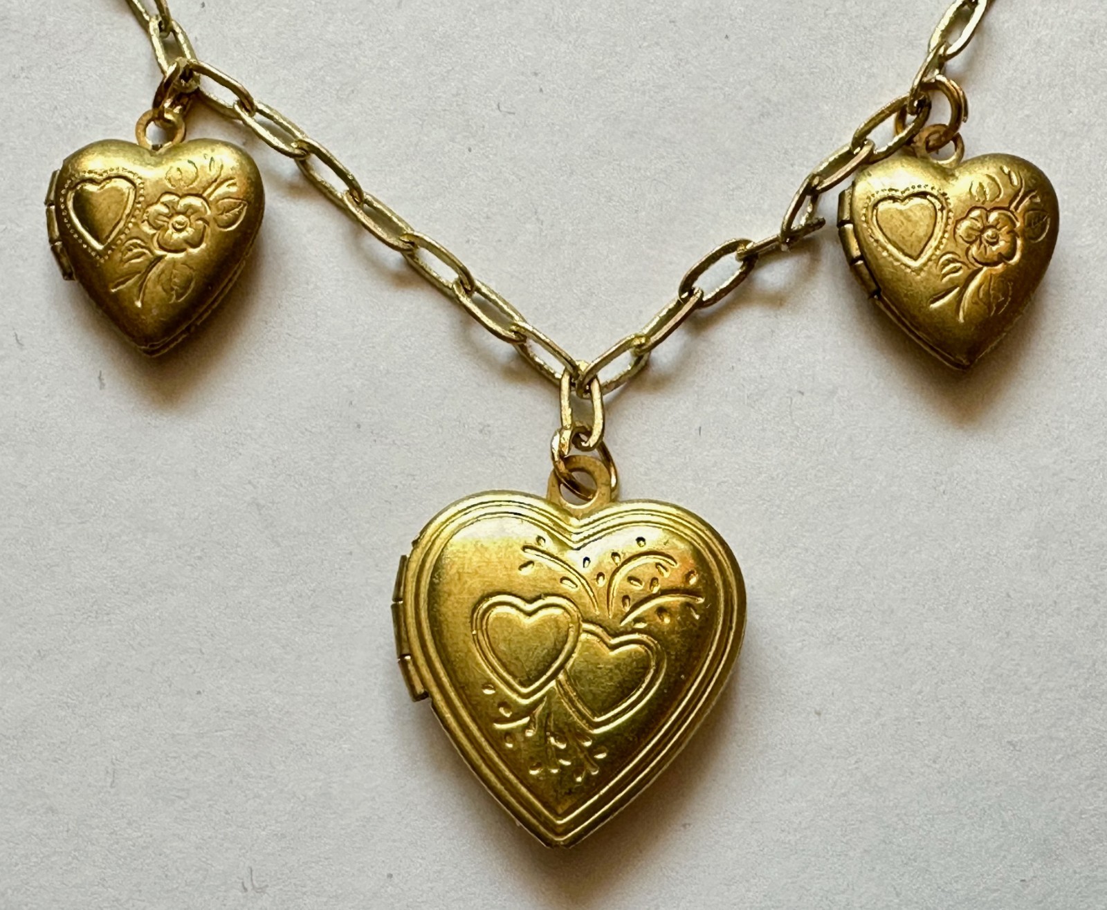 VINTAGE HEART LOCKET 5 MULTI LOCKET NECKLACE BRASS HEARTS FLOWERS 16 TO 18″ VTG