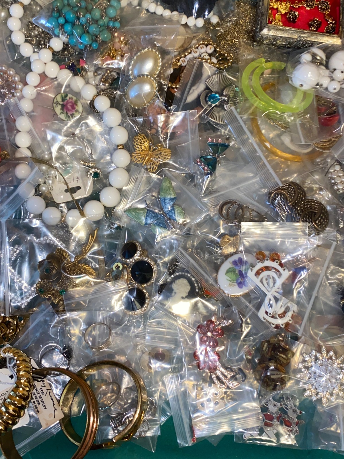 VINTAGE to Modern JEWELRY LOT 9 LBS 200 PCS RHINESTONE RING NECK WEARABLE #17