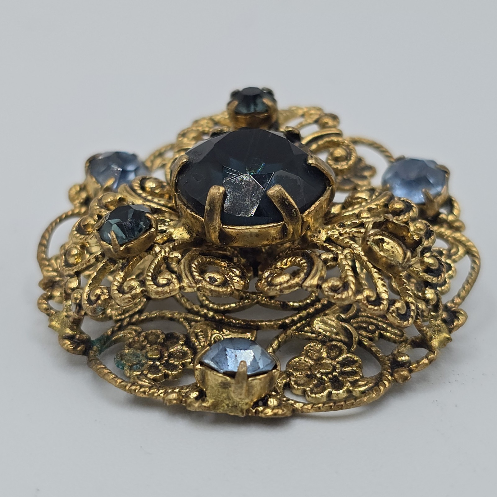 VTG Blue Glass Rhinestone Brooch Czechoslovakia Filigree Gold Tone 1-7/16″ READ