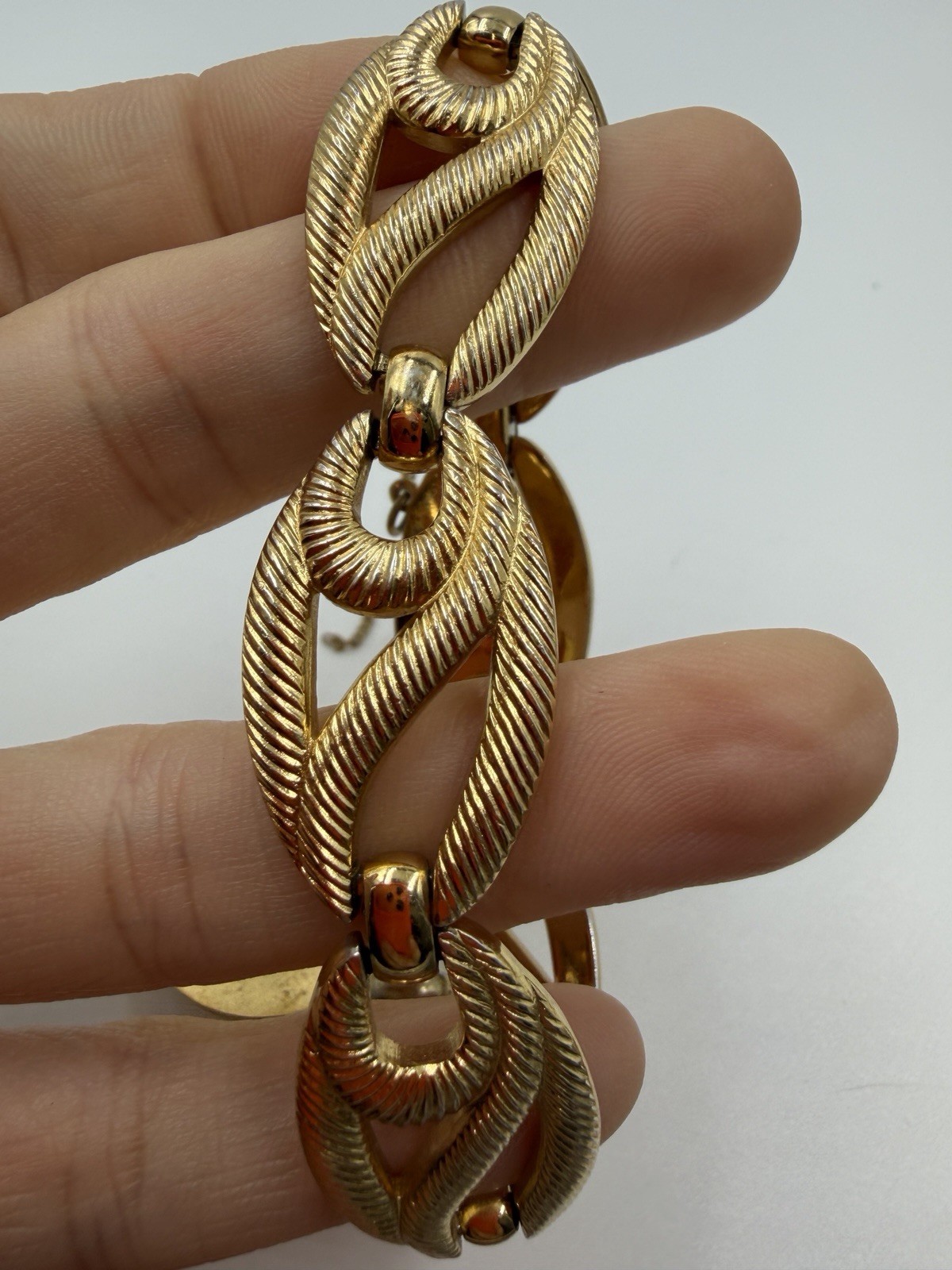 Vintage Bracelet Monet Textured Oval Chain Link Goldtone As IS 8 in Charm H1