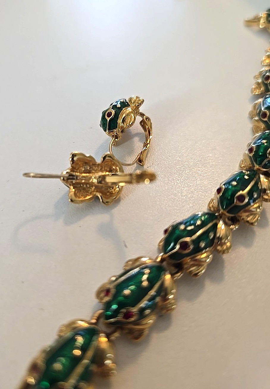 Vintage Trifari Designer Signed Ruby Green Enamel Frog Bracelet & Earrings