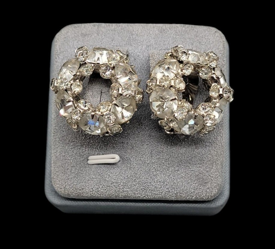 Signed Vintage Warner Clear Rhinestone Wreath Clip On Earrings 1950 Original Box