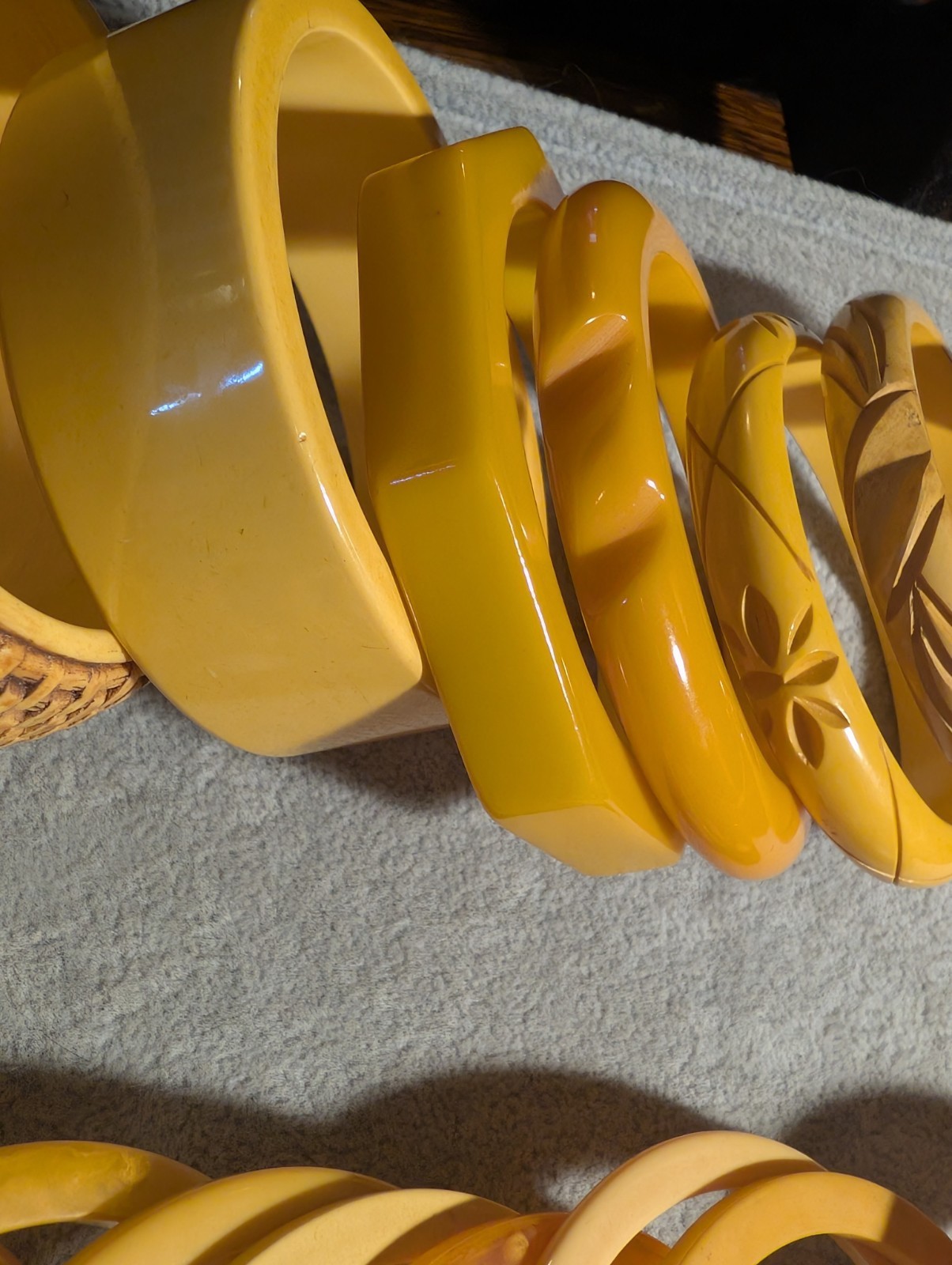 18 Vintage Bakelite Butterscotch – Yellows – Carved – Shaped – Many Tones!
