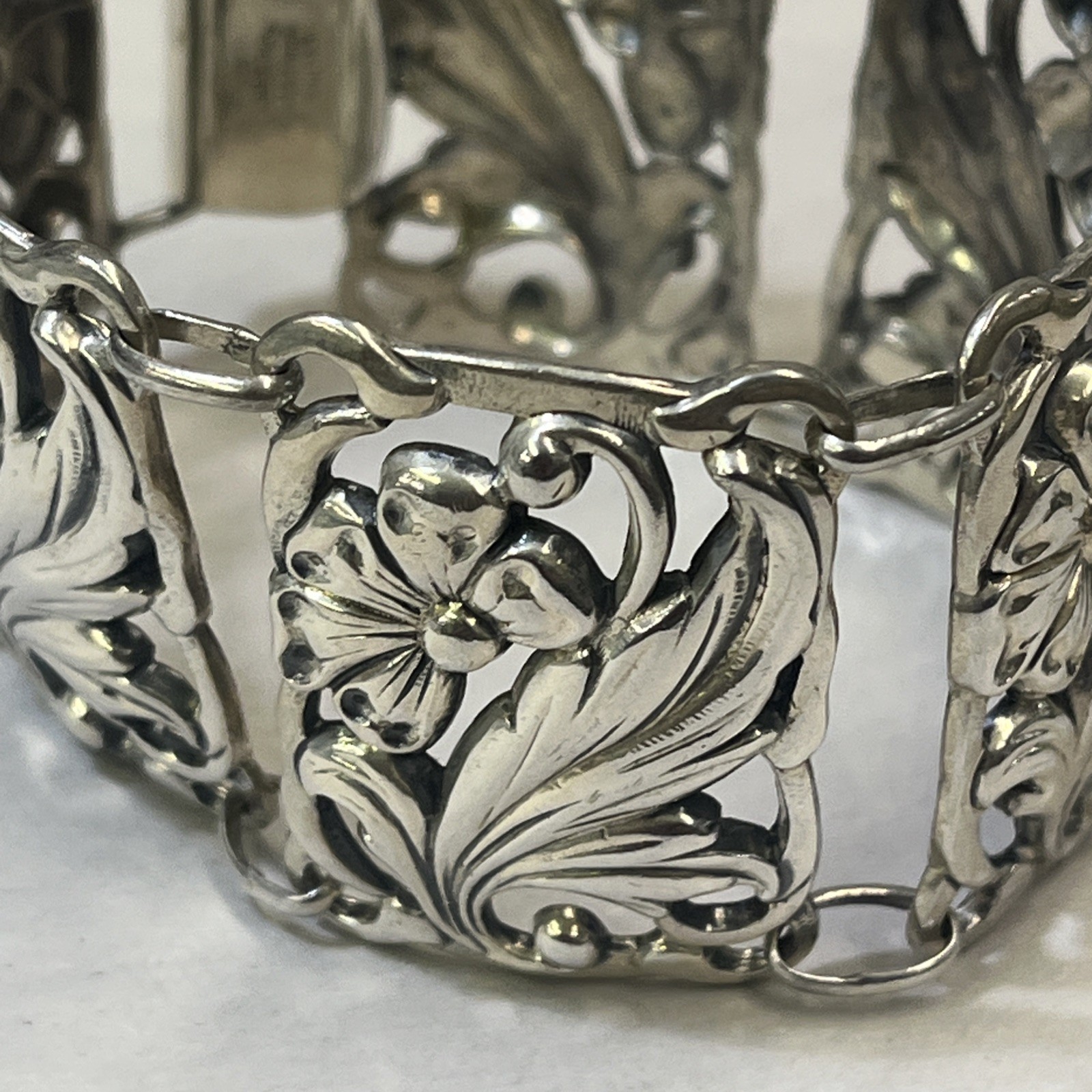 Vtg DANECRAFT Bracelet 925 Sterling 6 Panel Cut Out Floral Repousse 7.25 63.1 Gr