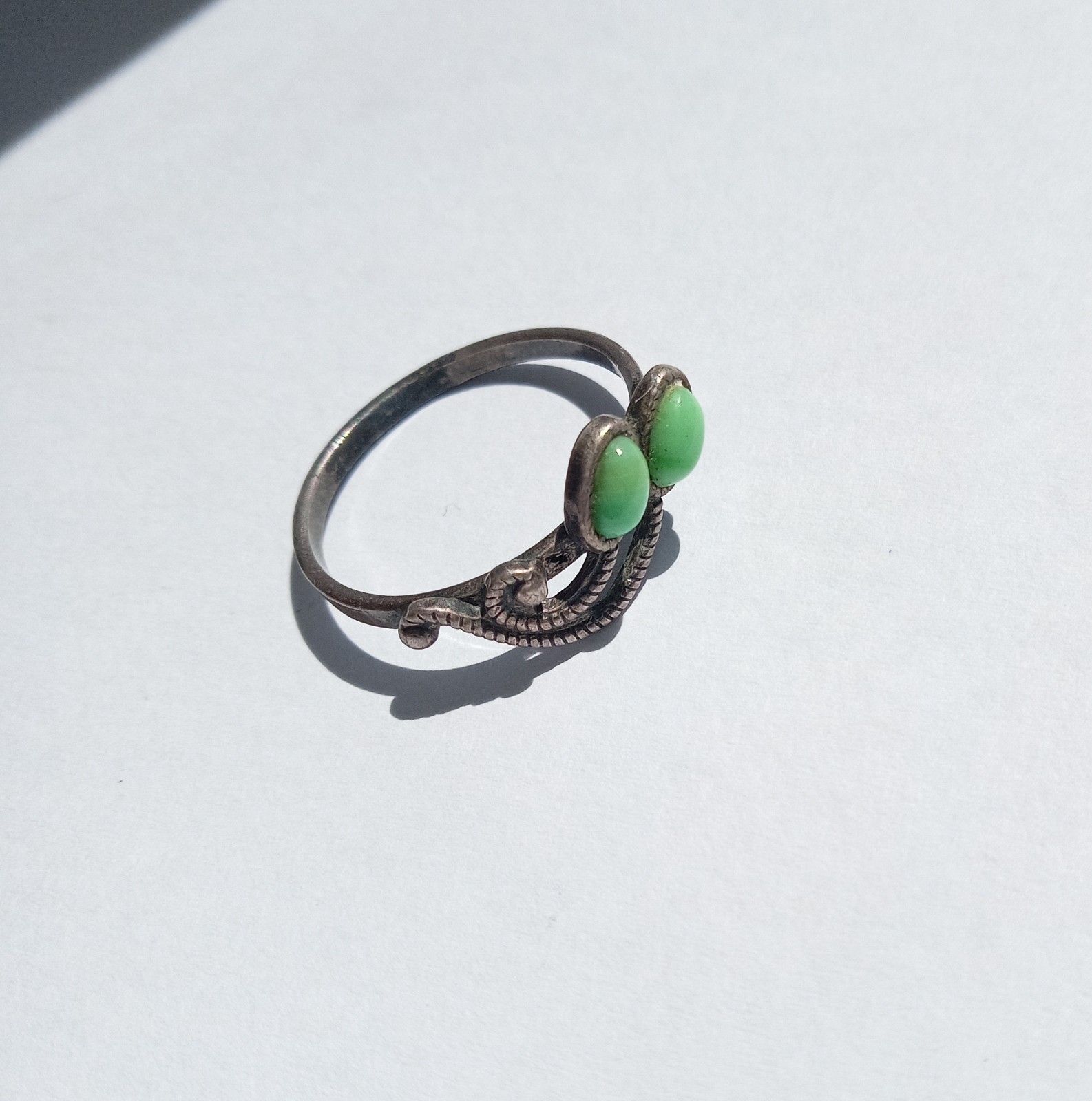 Vintage Ring Green stones Cupronickel Beautiful Women’s Jewelry size 8