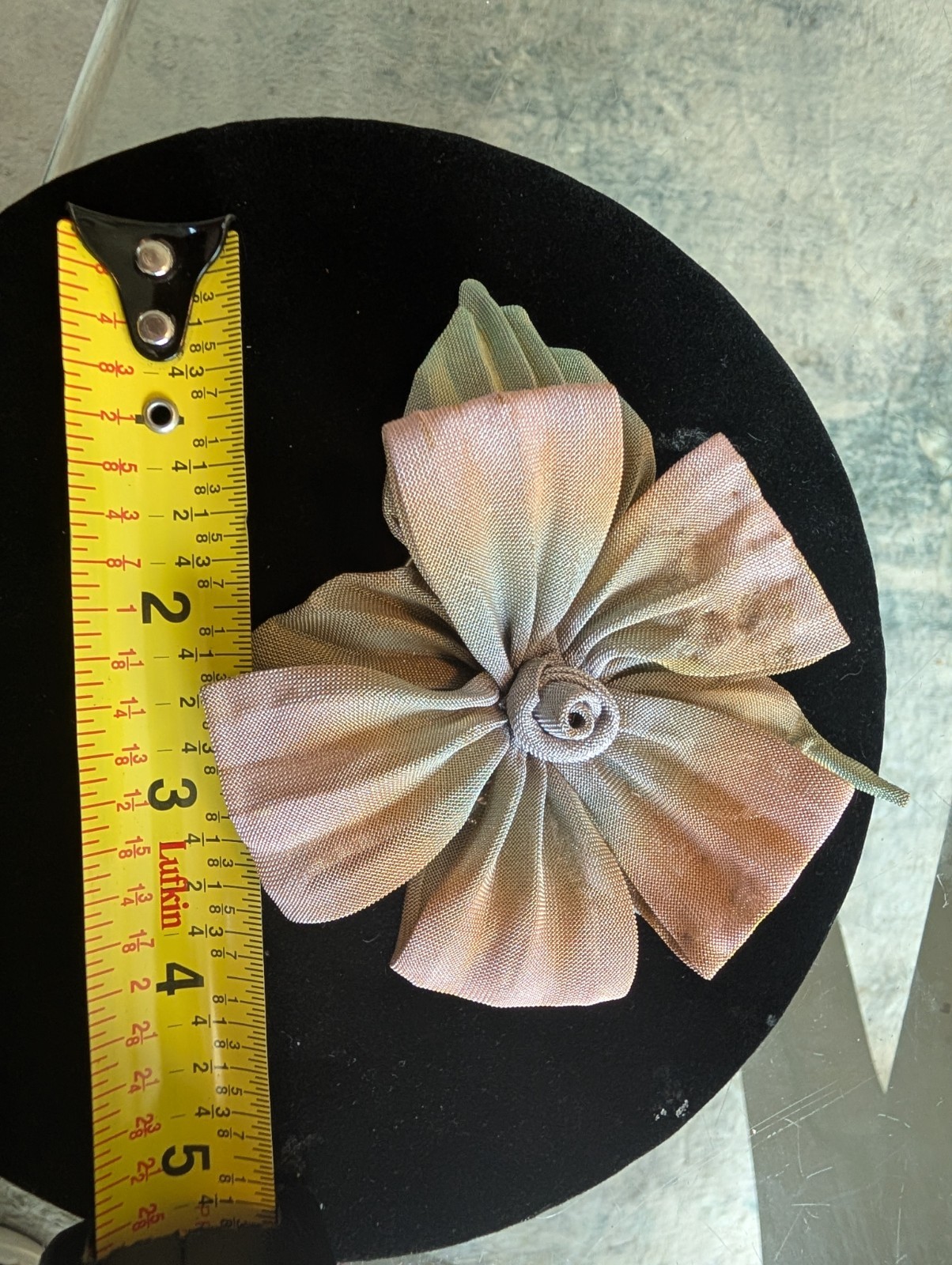 Vintage Sara Cavender Metalworks brooch in very good condition