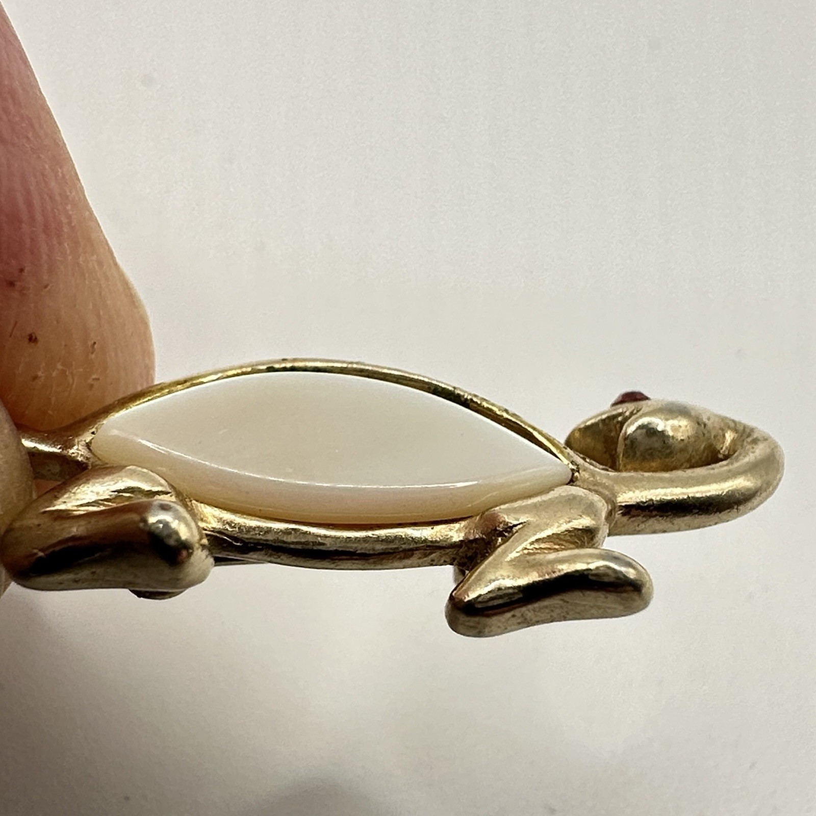 Vintage Gold Tone Turtle Brooch Pair Pearlescent Plastic Red Eyes Unsigned READ