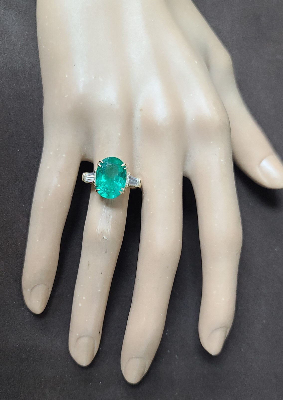14K Yellow Gold Engagement Ring 5.11CT.Natural Green Emerald Oval Shape GIA Cert