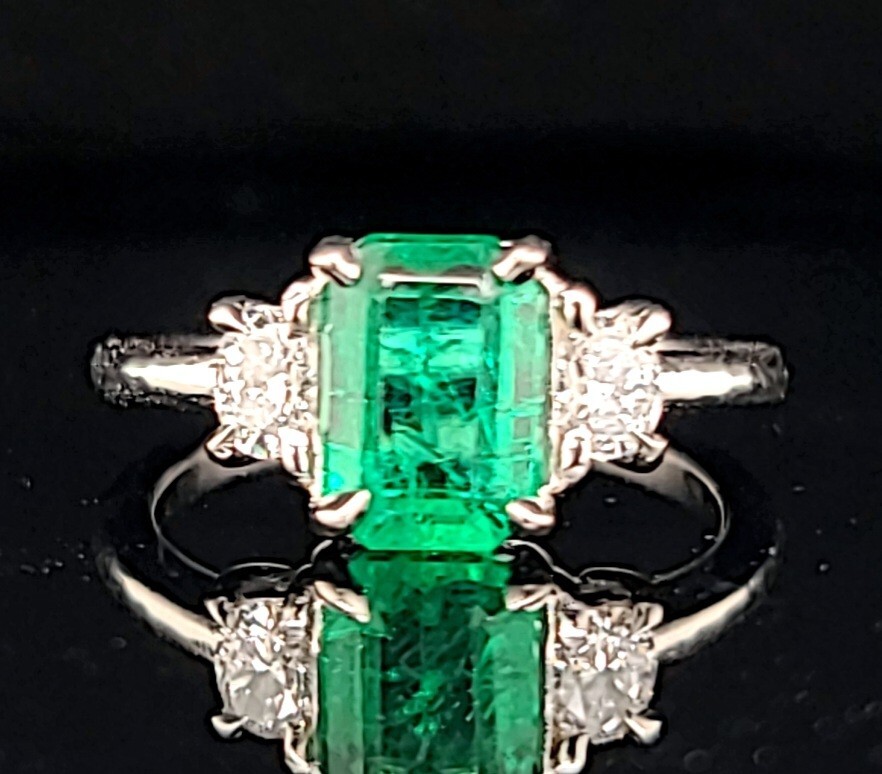 Vintage 14k White Gold Engagement Ring 1.24ct. Natural Green Emerald