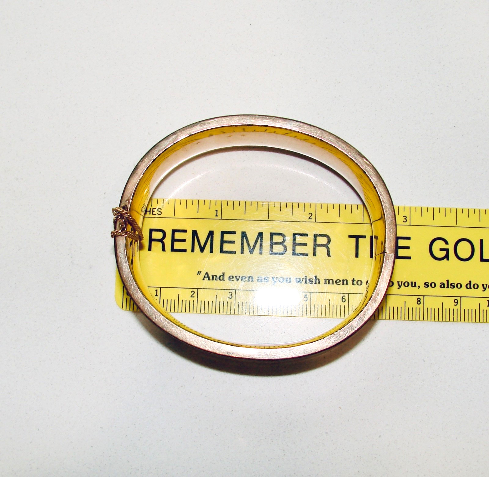 S.B. CO STANDARD BUTTON CO. GOLD FILLED BANGLED ETCHED BRACELET HINGED .75″ WIDE