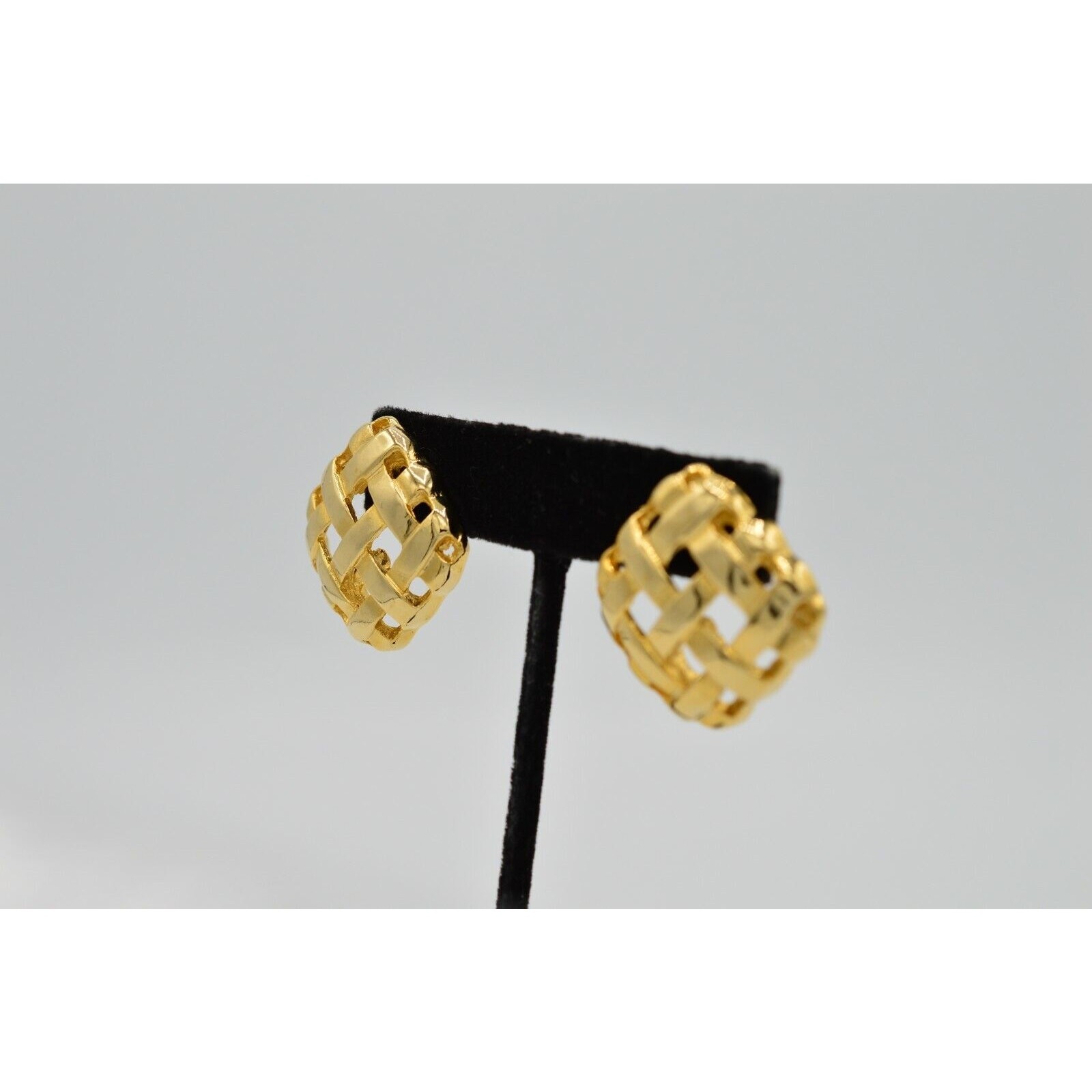 Vintage Openwork Quilted Earrings Pierced Gold Tone Geometric 1.25″ NOS 1980s 9C