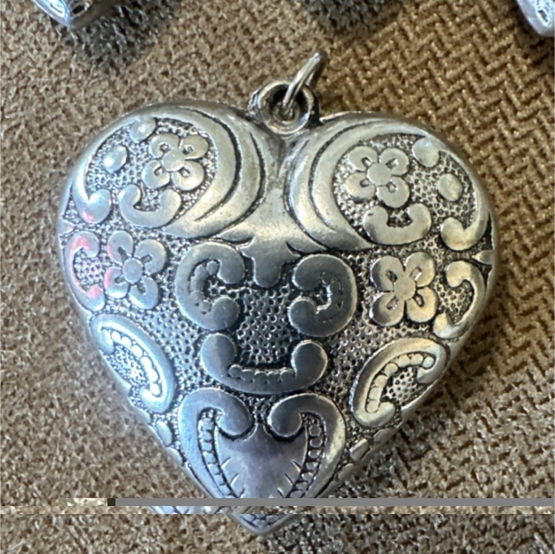 Silver Tone Heart Photo Locket Pendant Engraved Metal No Stone Women’s Love