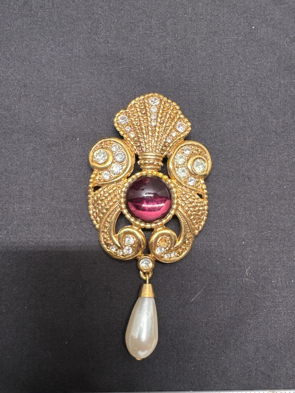 Jeff Lieb Gold Tone Brooch READ Rhinestones Red Cabochon Pearl Drop Elegant Vint