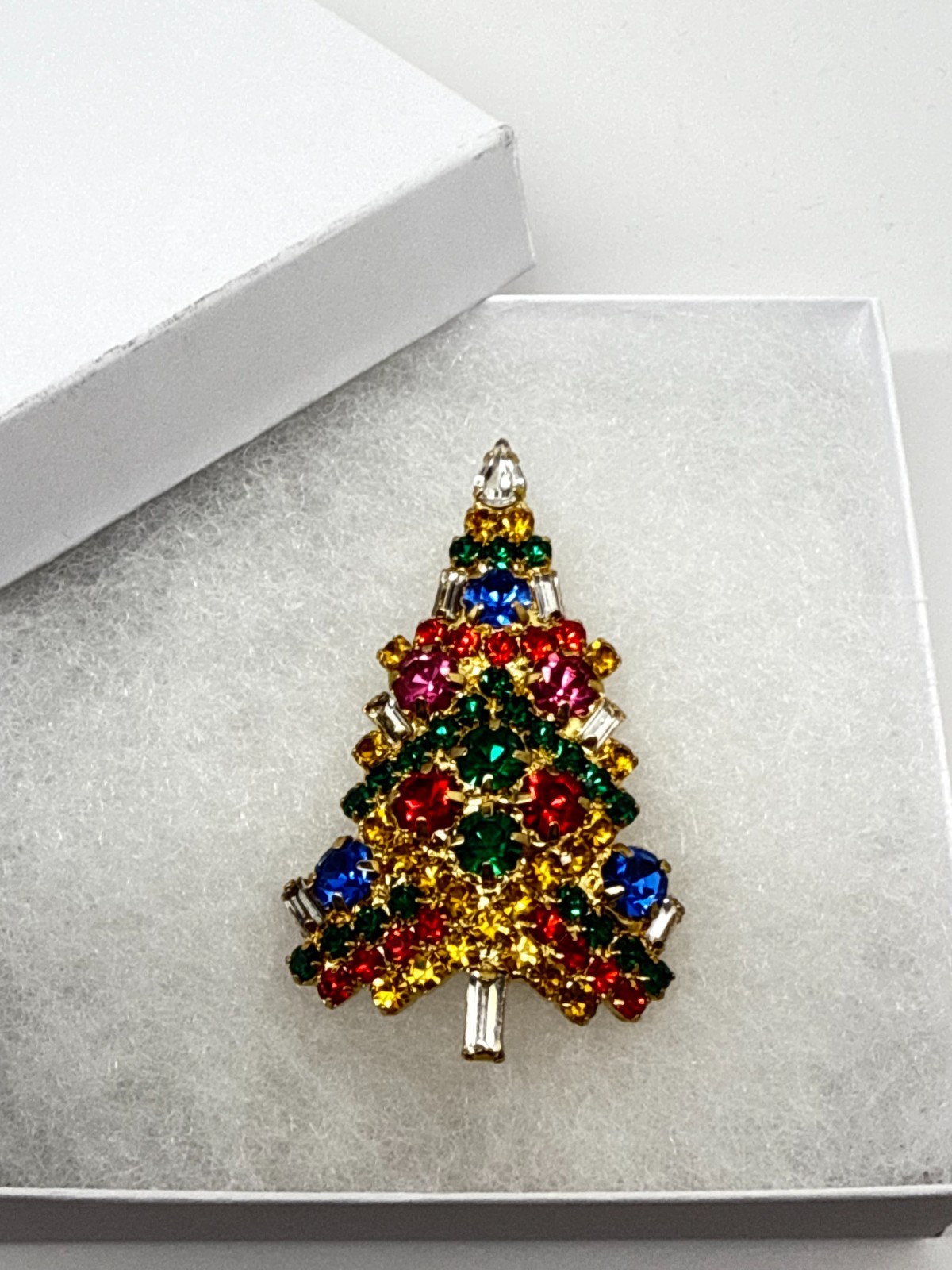 Vtg Vasari Christmas Tree Brooch Multicolor rhinestone Gold Tone signed