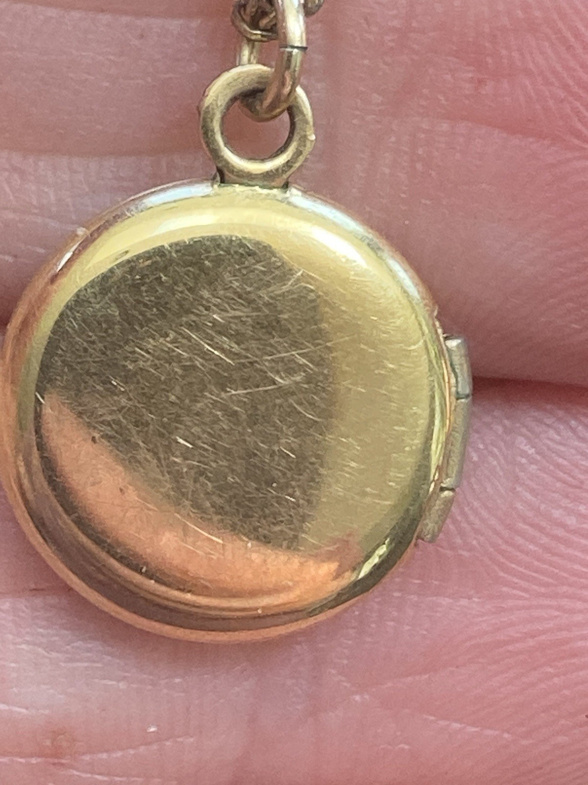 Vintage Gold Fill Locket Tiny Etched Round Photo Charm Chain 14.5″ Pendant