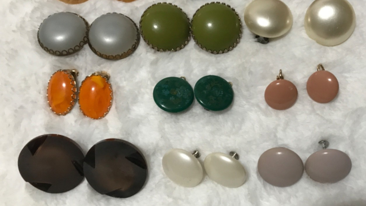 Vintage Lot Of 15 Chunky Earrings Earrings 12 Clip On , 3 Screw On Moon Glow etc